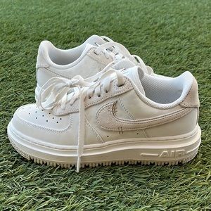 Nike Air Force 1 Luxe
